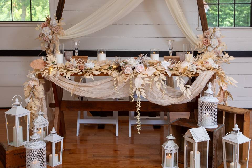 Arbor over sweetheart table