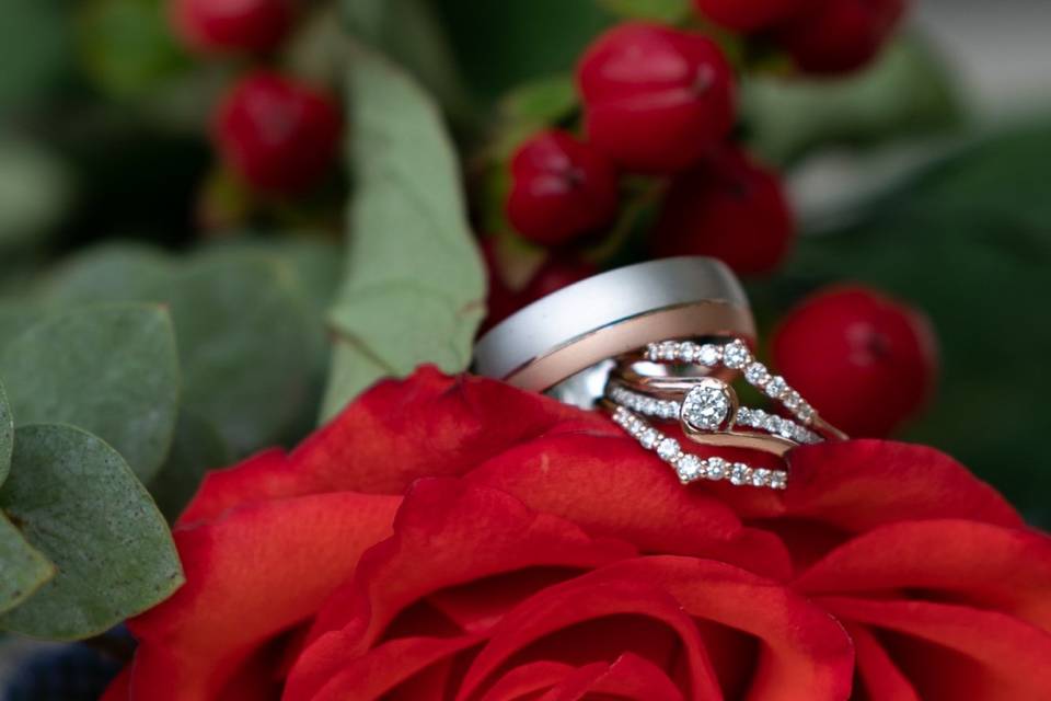 Rings with roses