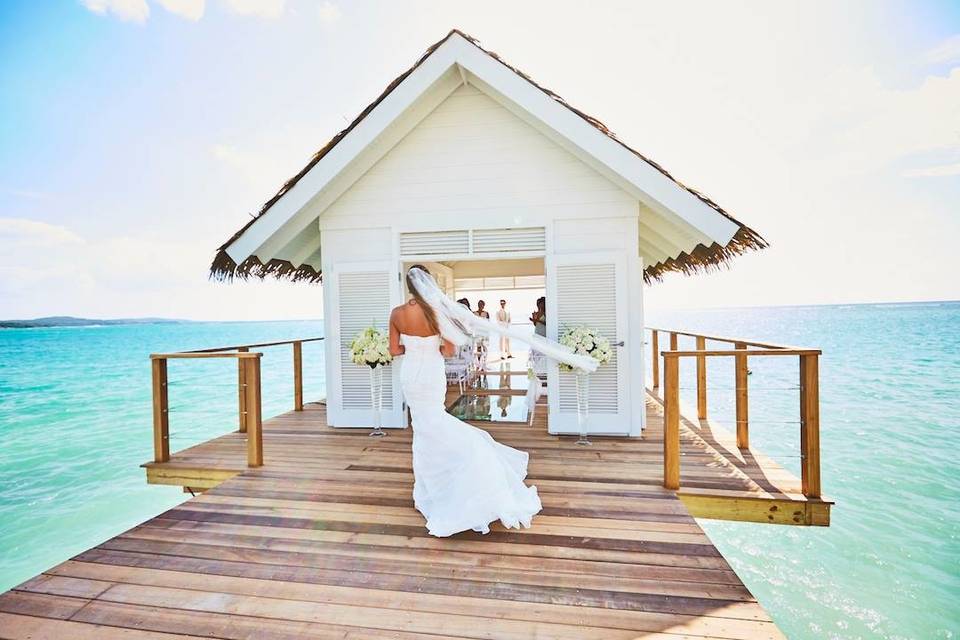 Sandals Resorts offers many unique venues for destination weddings! Let me help you plan your dream weddingmoon!