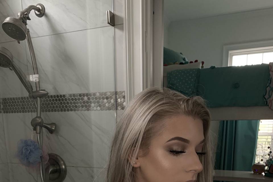 Highlighted and contoured