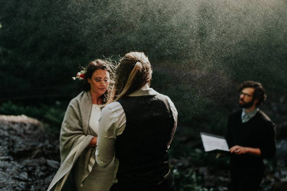 Latourell Falls Wedding Photo by Jamie Carle