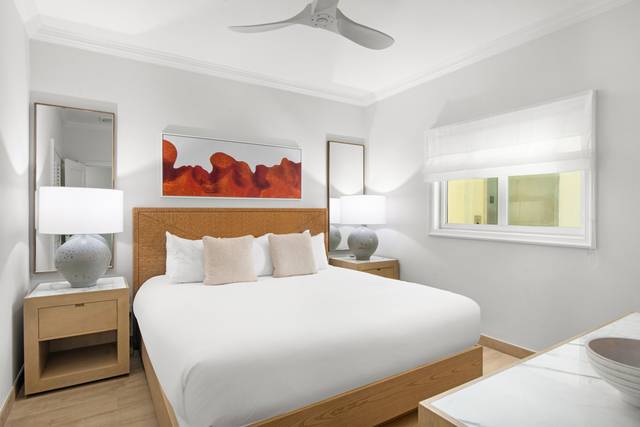 Deluxe One Bedroom Suite