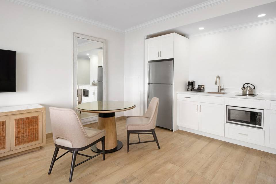 Deluxe One Bedroom Suite