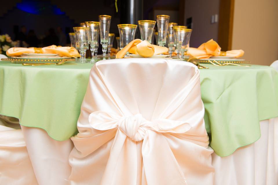 A formal table setting by Culinary WAVE Catering. Linen & Glasses are from Allwell Rents