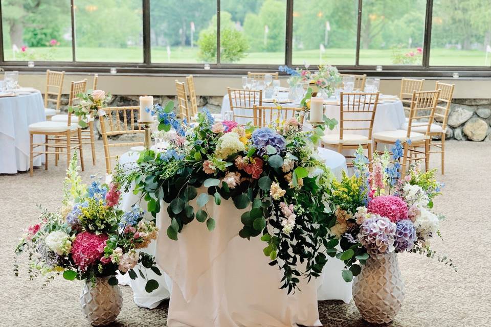 Standing sweetheart table