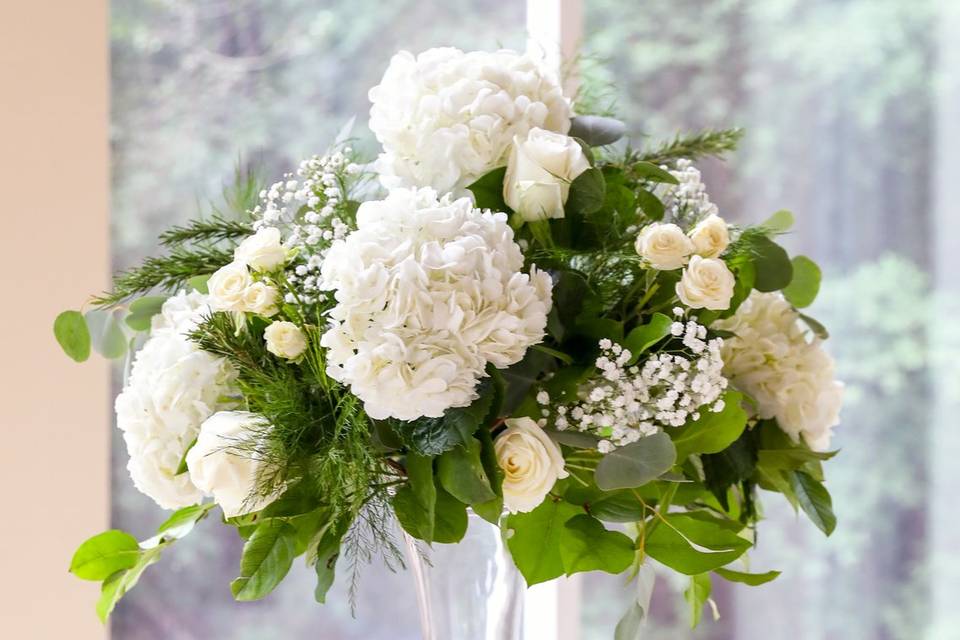 Elegant loral centerpiece