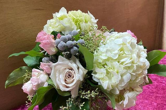 Hydrangea & rose bouquet