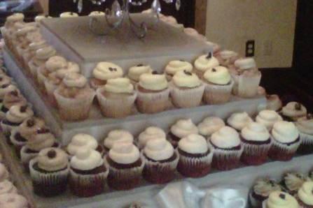 Country Club Cupcake Wedding