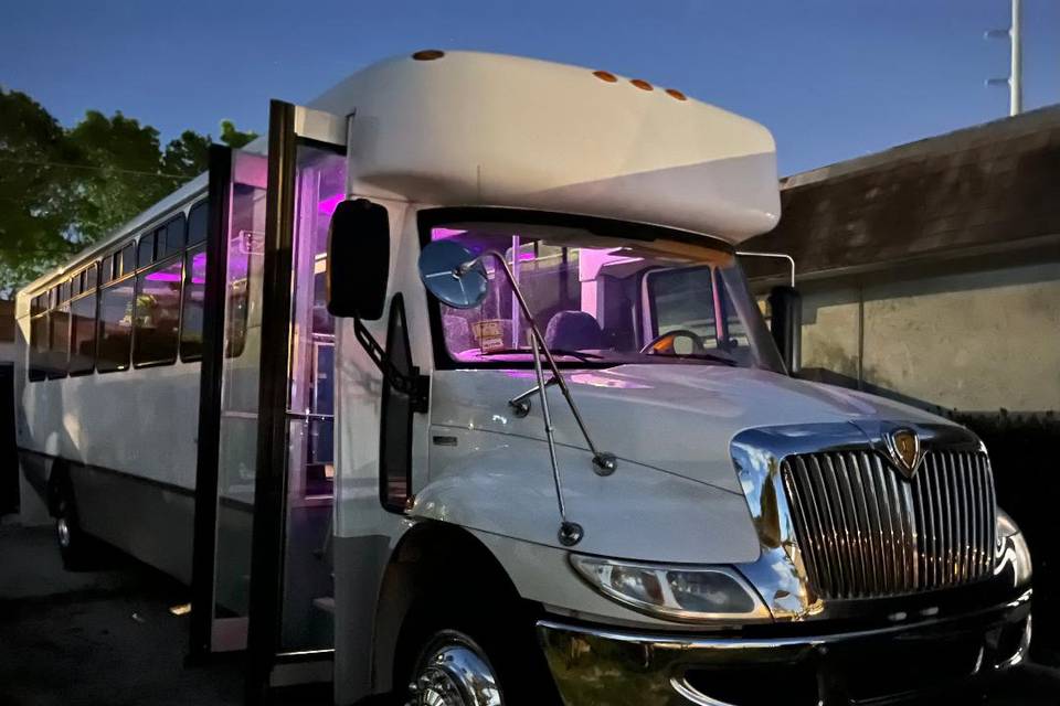 Maxx Shuttle/Party bus