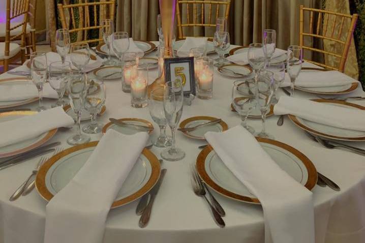 Table setting with centerpiece