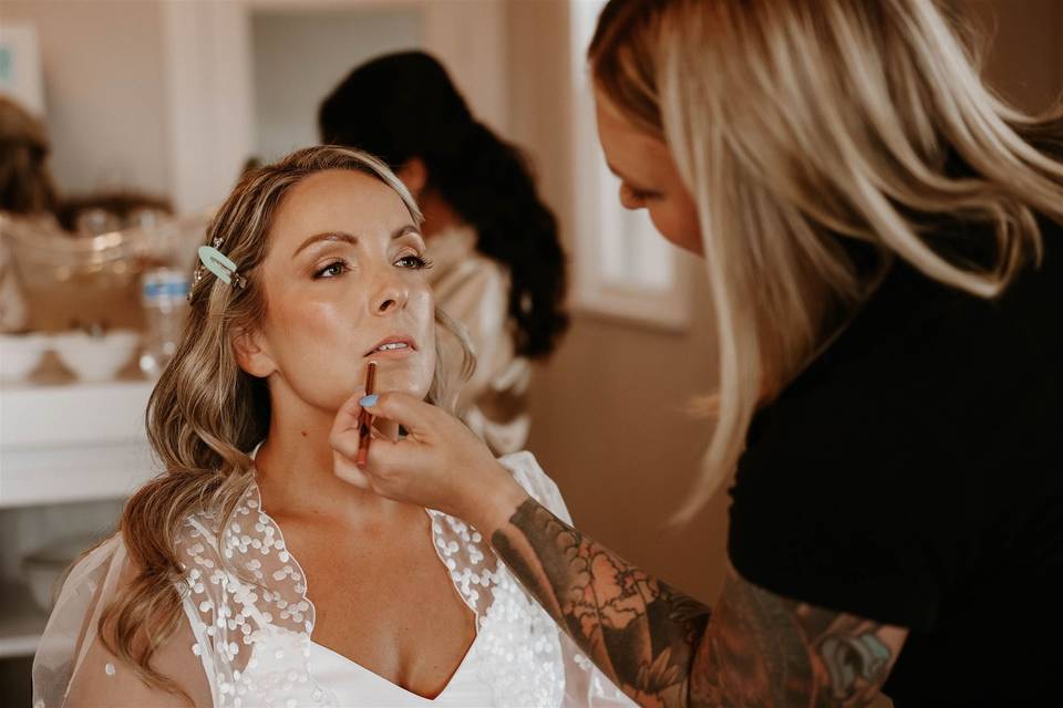 Makeup artist