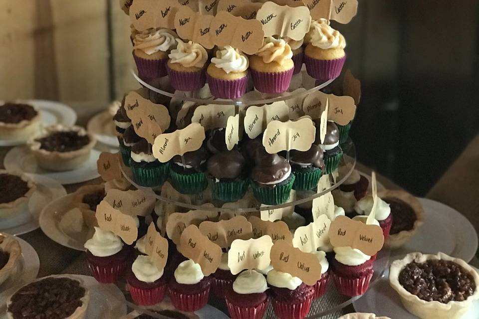 Cupcakes and cutter cake