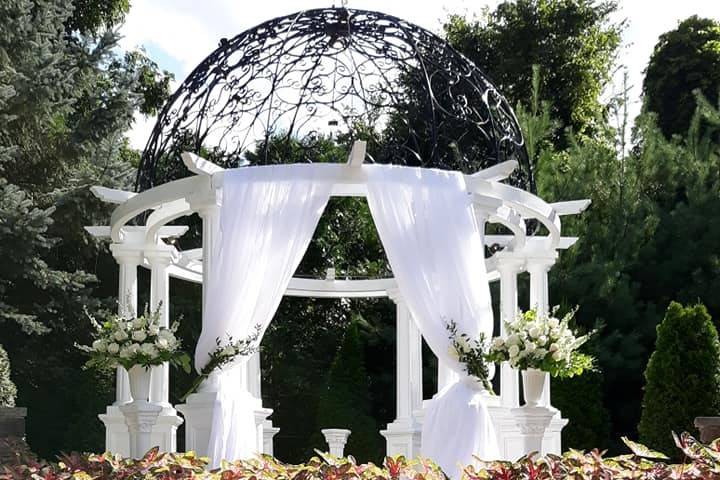 Gazebo Draping & Florals