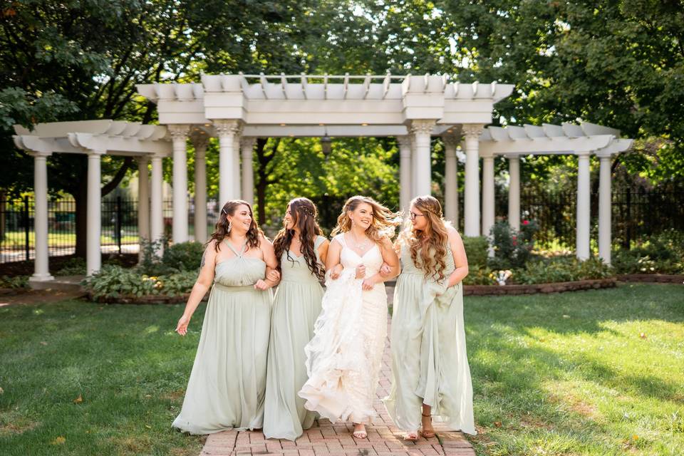 Bride & Bridesmaids