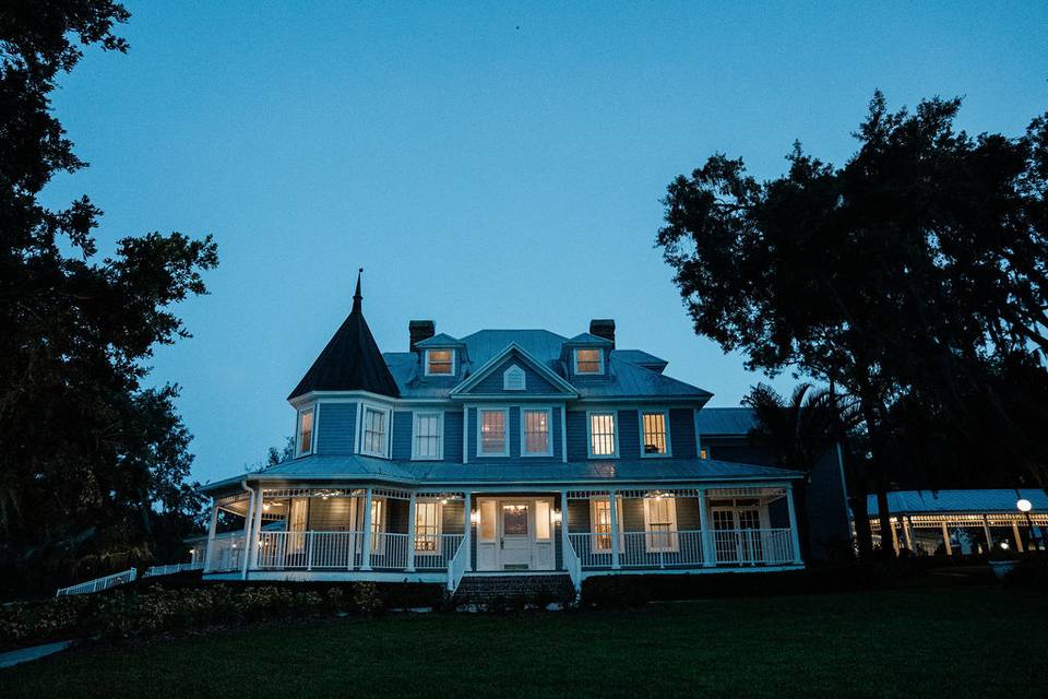 The Highland Manor at night