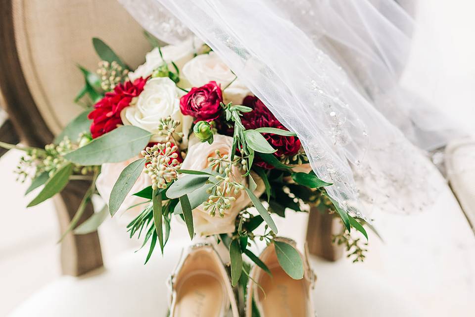 Details shoes and Bouquet