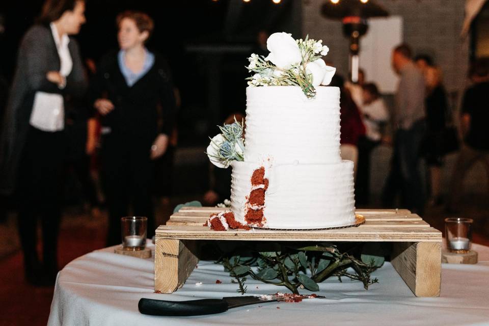 Wooden cake stand