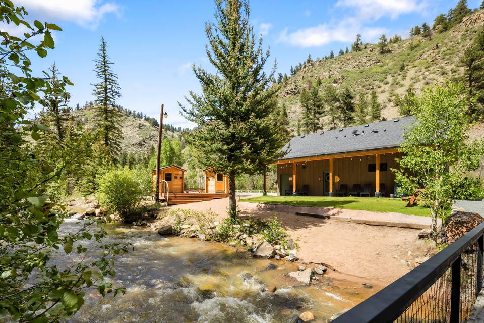2 Saunas on the river