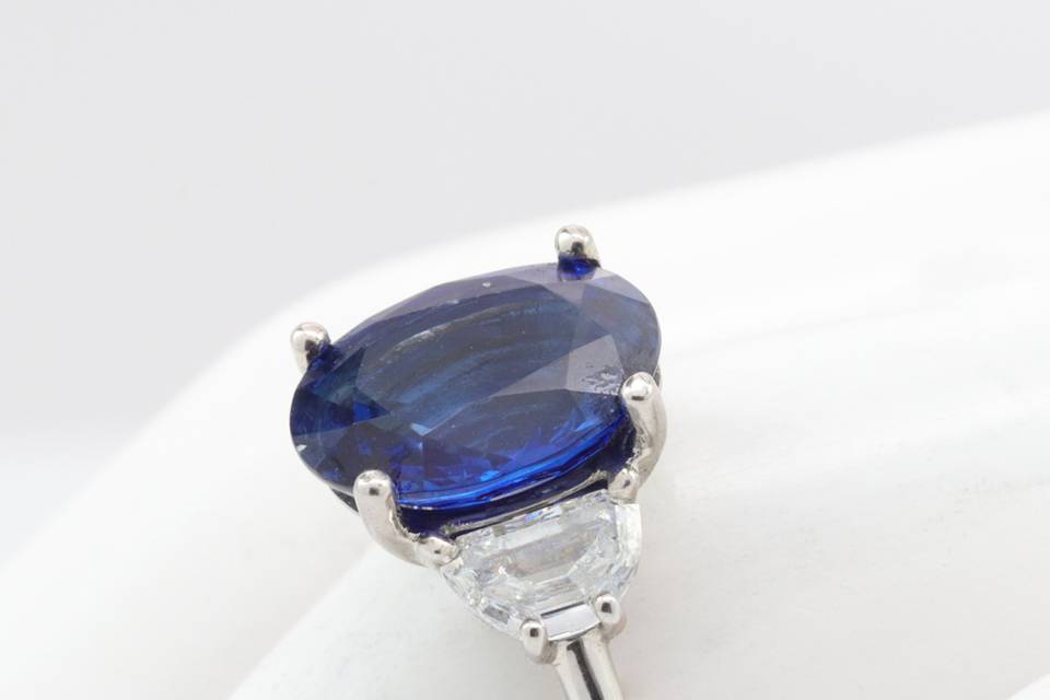 Blue sapphire & diamond