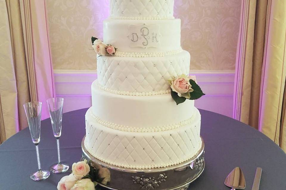 6 tiered, fondant covered with alternating diamond/crystal pattern.