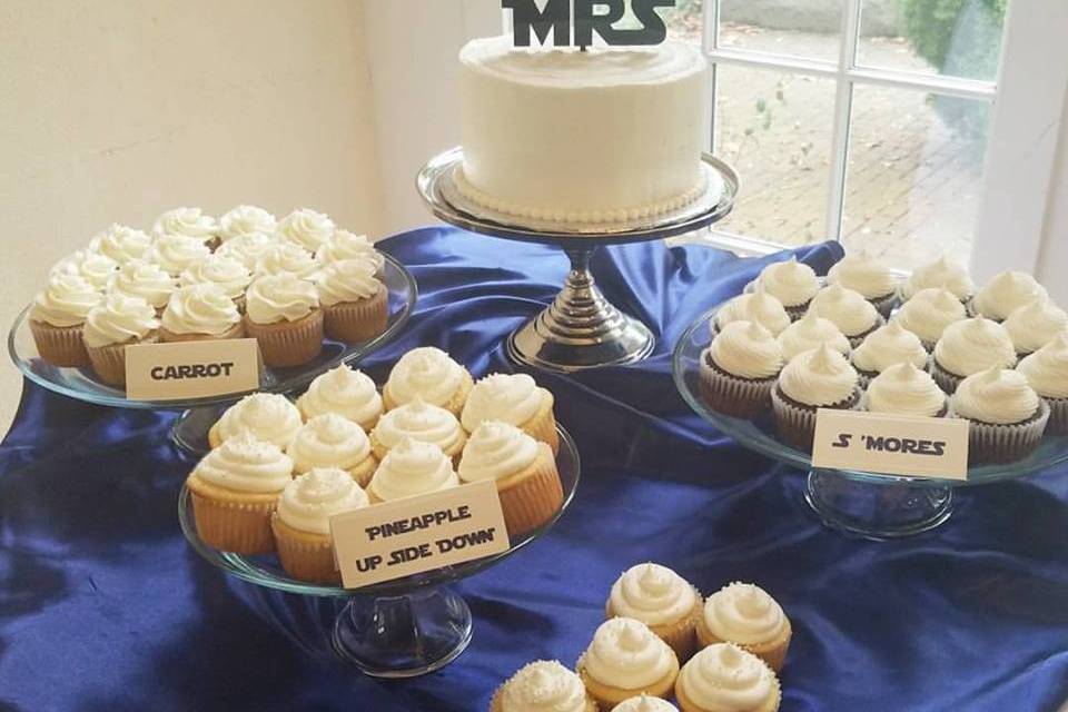 Simple and classic cake with coordinating cupcakes for an intimate wedding.