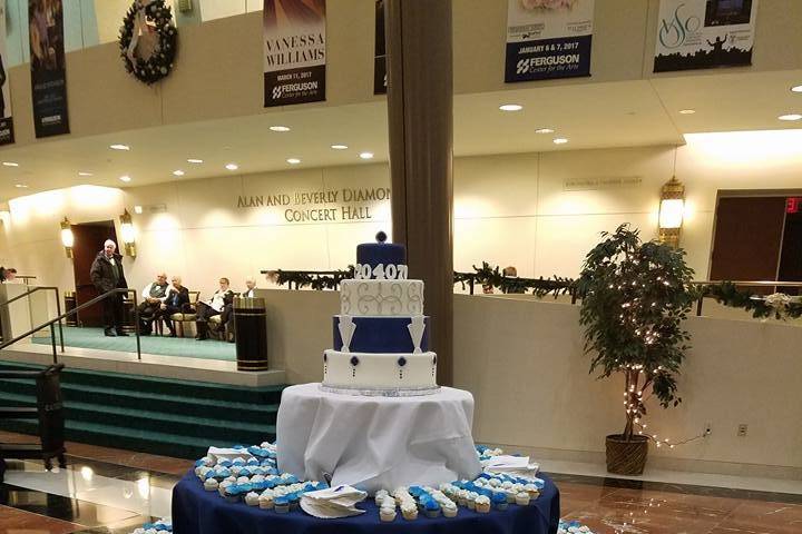 4 tiered fondant covered display cake with 500 cupcake servings.