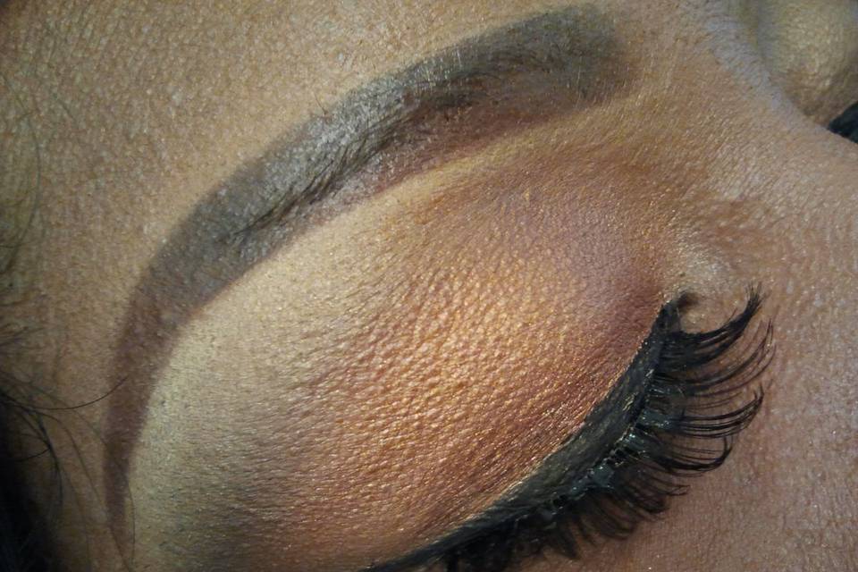 TIFFANI EYEZ MAKEUP ARTISTRY