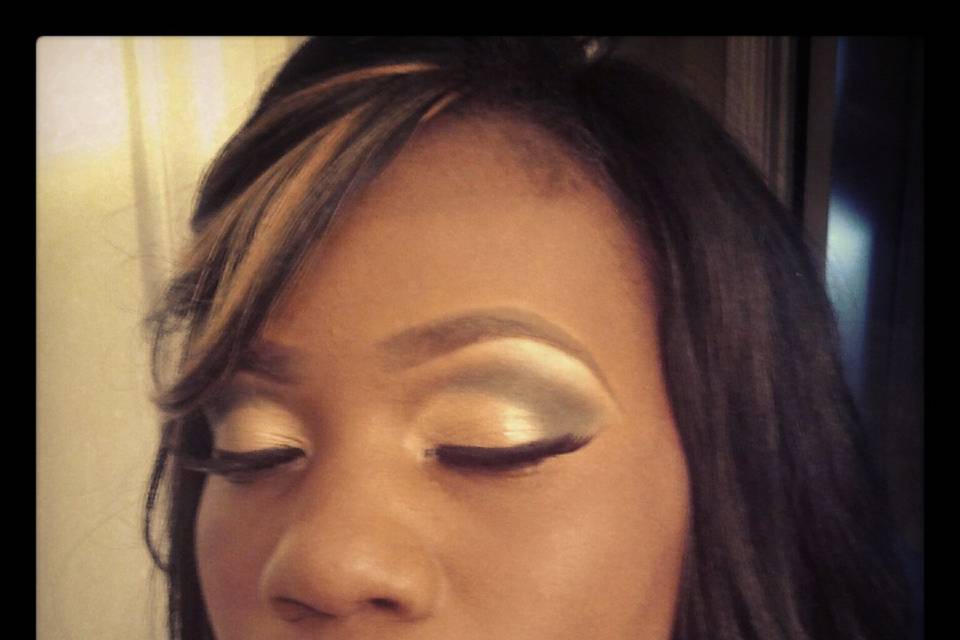 TIFFANI EYEZ MAKEUP ARTISTRY
