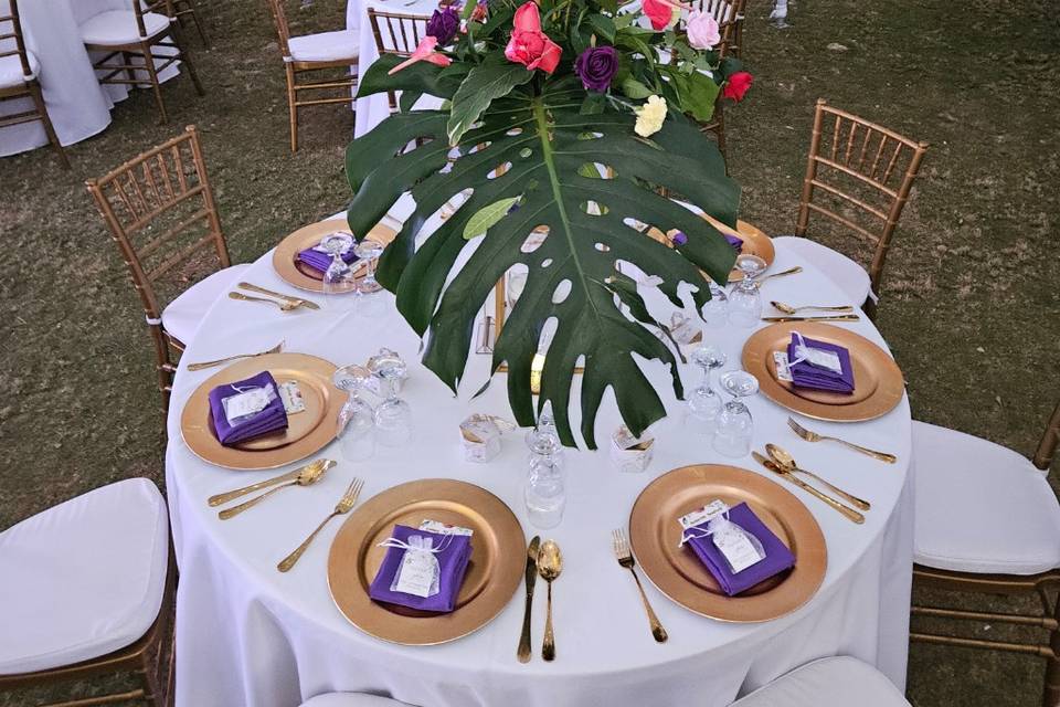 Tropical Guest Table Decor