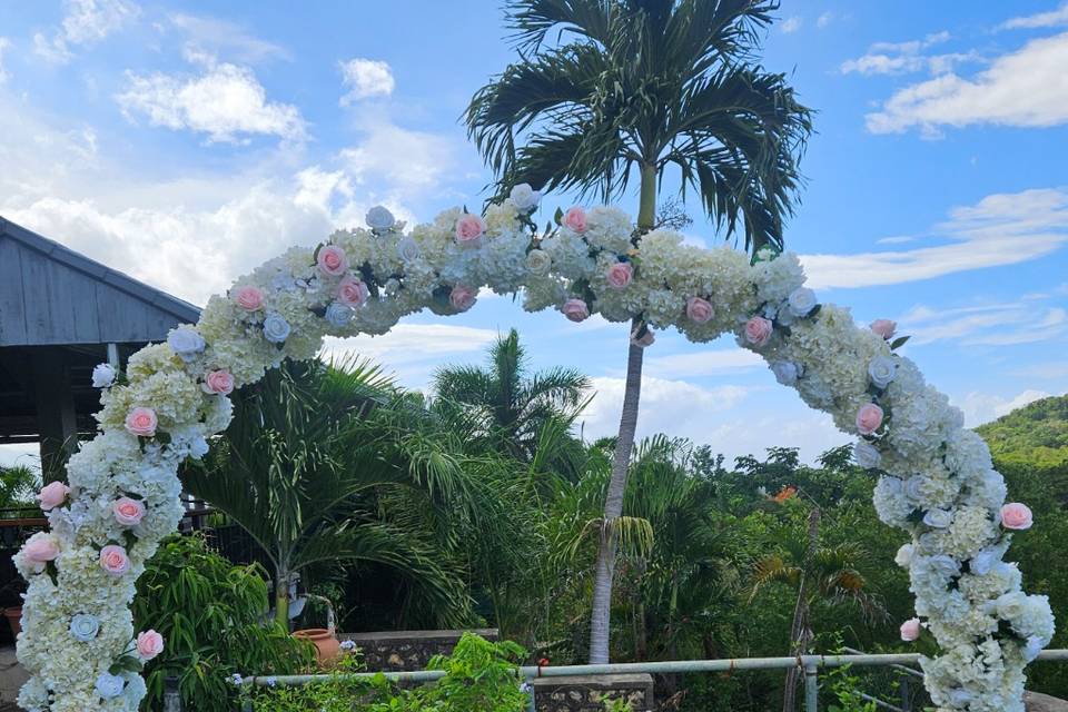 Circular Arch with Full Floral