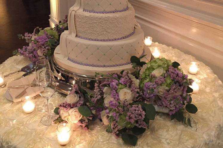 Floral decorations around the cake