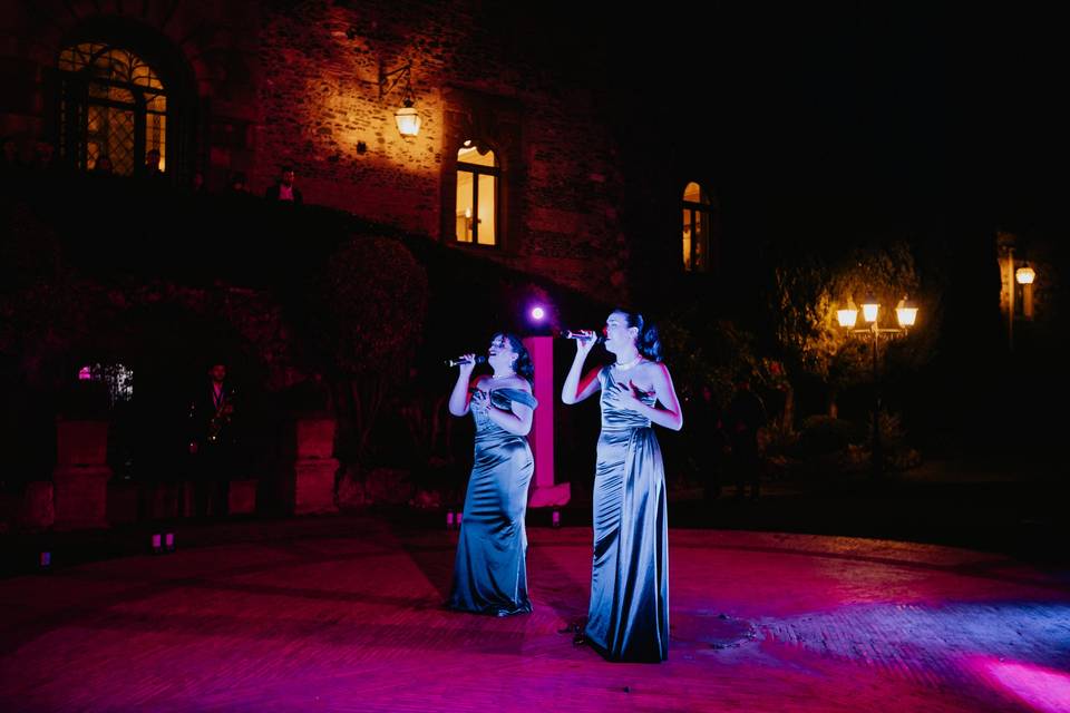 Live Opera Singers