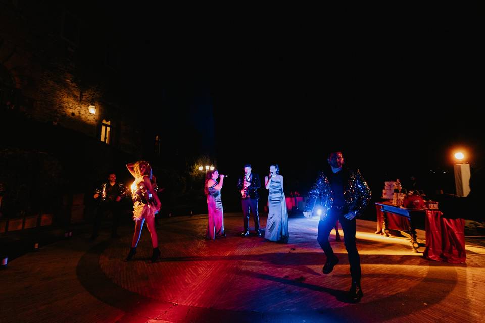 Performers& singers& dancers