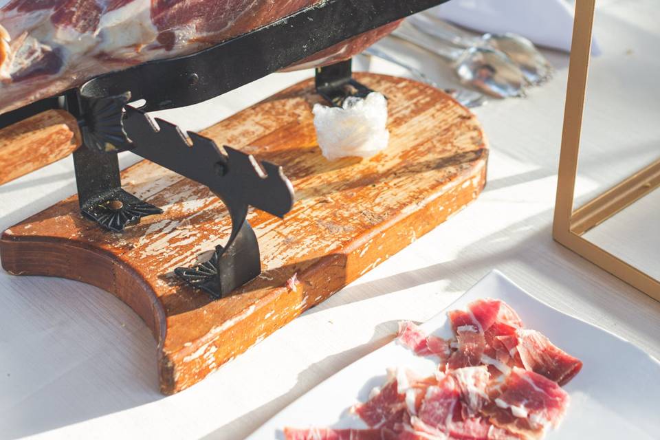 Prosciutto live cutting