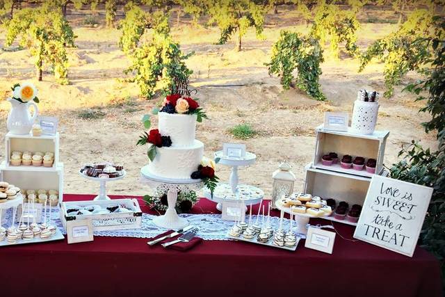 Outdoor dessert table