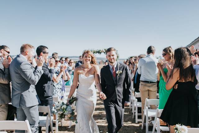 17 Best Tips for a First Time Wedding Officiant (From the Pros!) - Swoon  Union