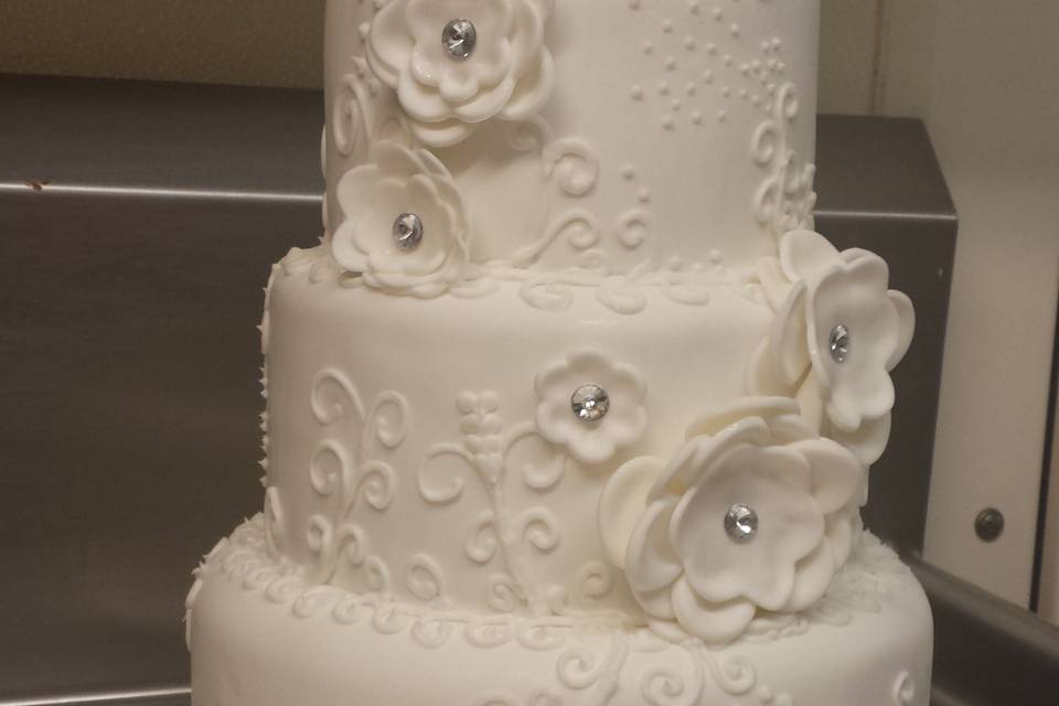 White wedding cake