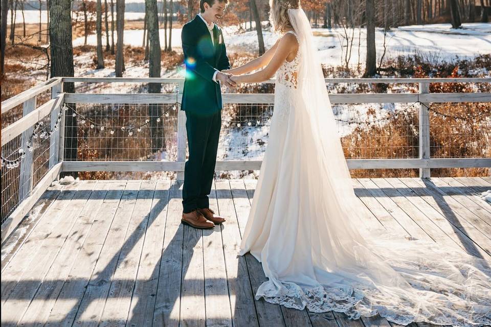 Winter wedding first look