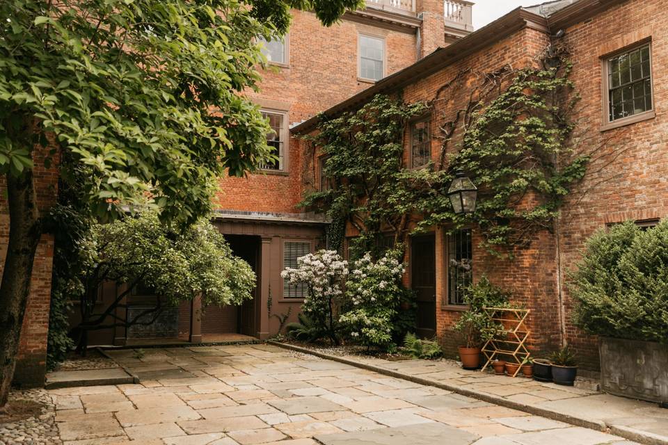 Courtyard / guest entrance