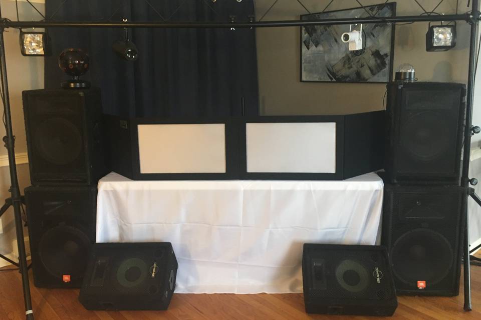 DJ setup plus 10 Up Lights