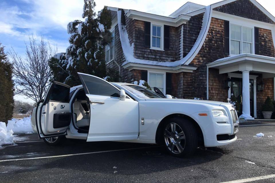 VIP Limo Service: Rolls Royce Phantom Stretch Limo