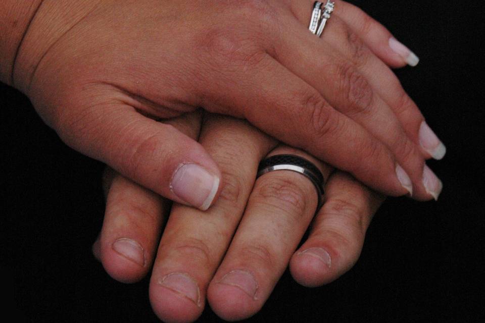 Wedding hands and rings - Digitalescapes photography