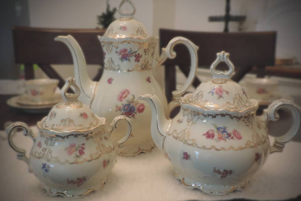 This antique Bavaria china tea service will add an elegant flair to any bridal shower!  Serves 16 or mix and match with other coordinating pieces to serve up to 32.