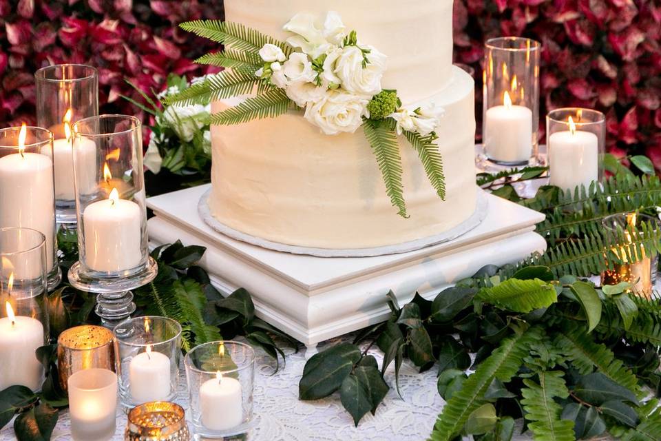 Wedding Cake in patio