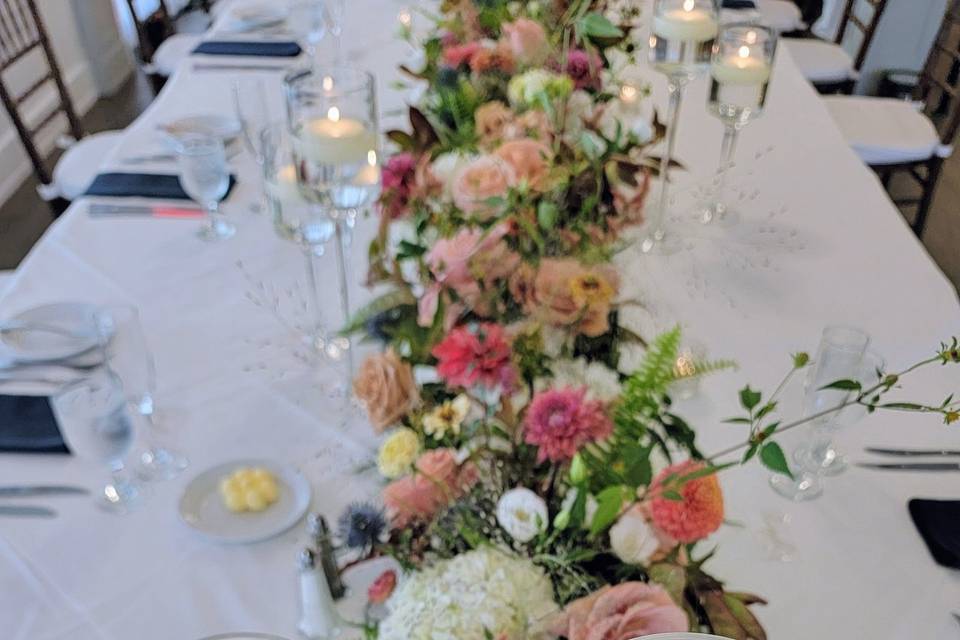 Floral runner on head table