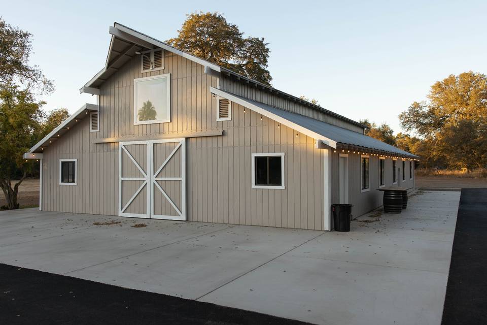 Wilton Oaks barn