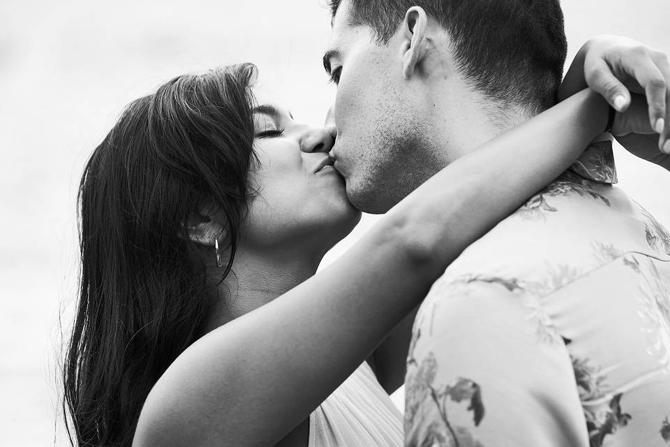 Kiss by the water