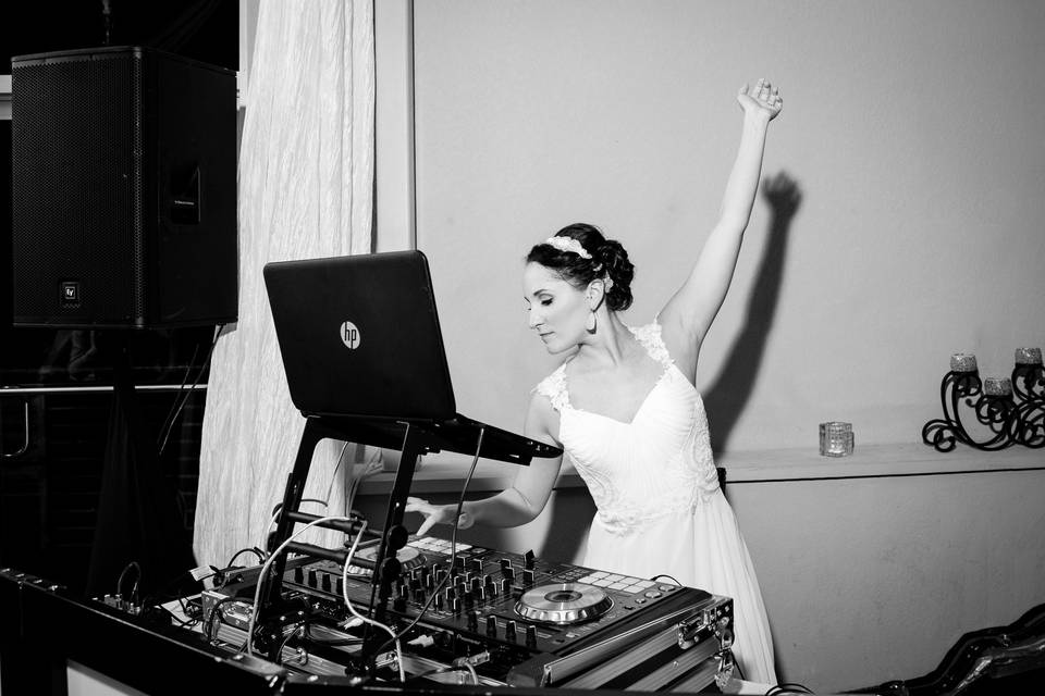 The bride DJ