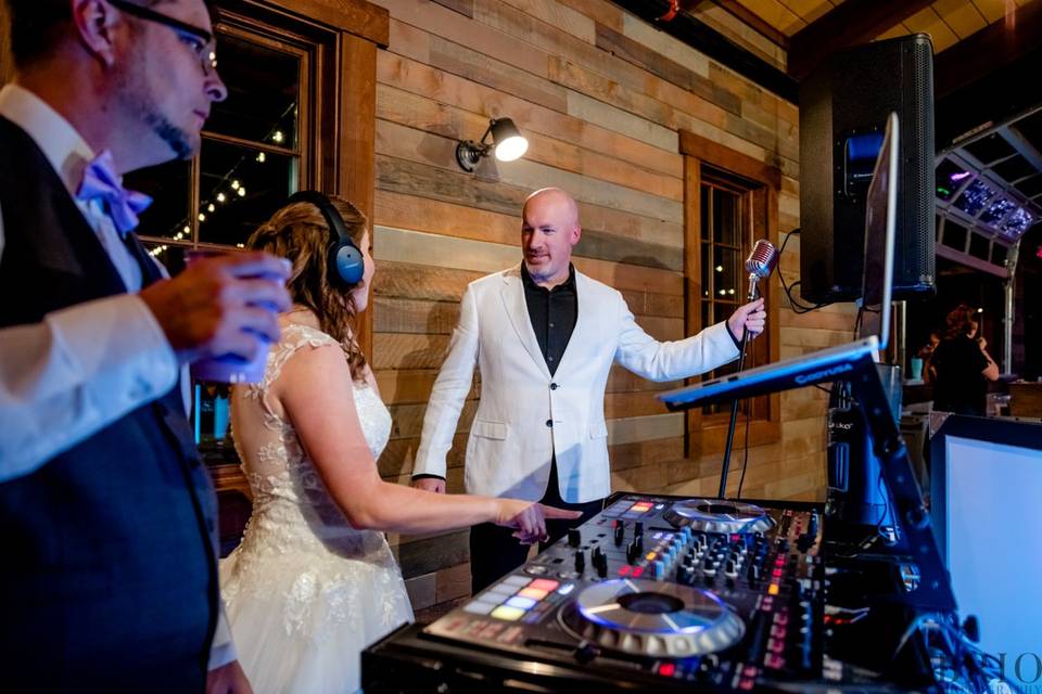 Bride groom dj