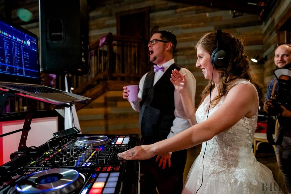 Bride groom DJ